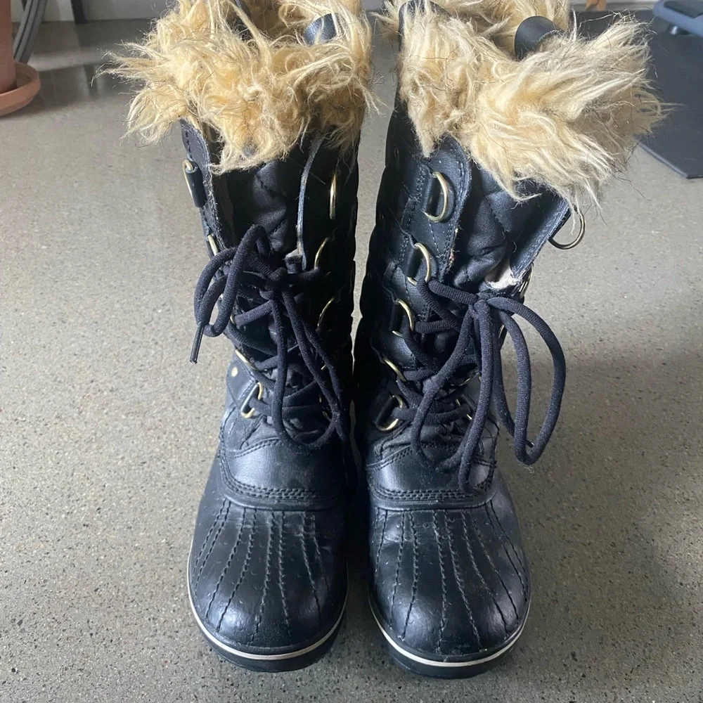 Sorel Black Quilted Waterproof Winter Boots with Fur Lining - Picture 2 of 6